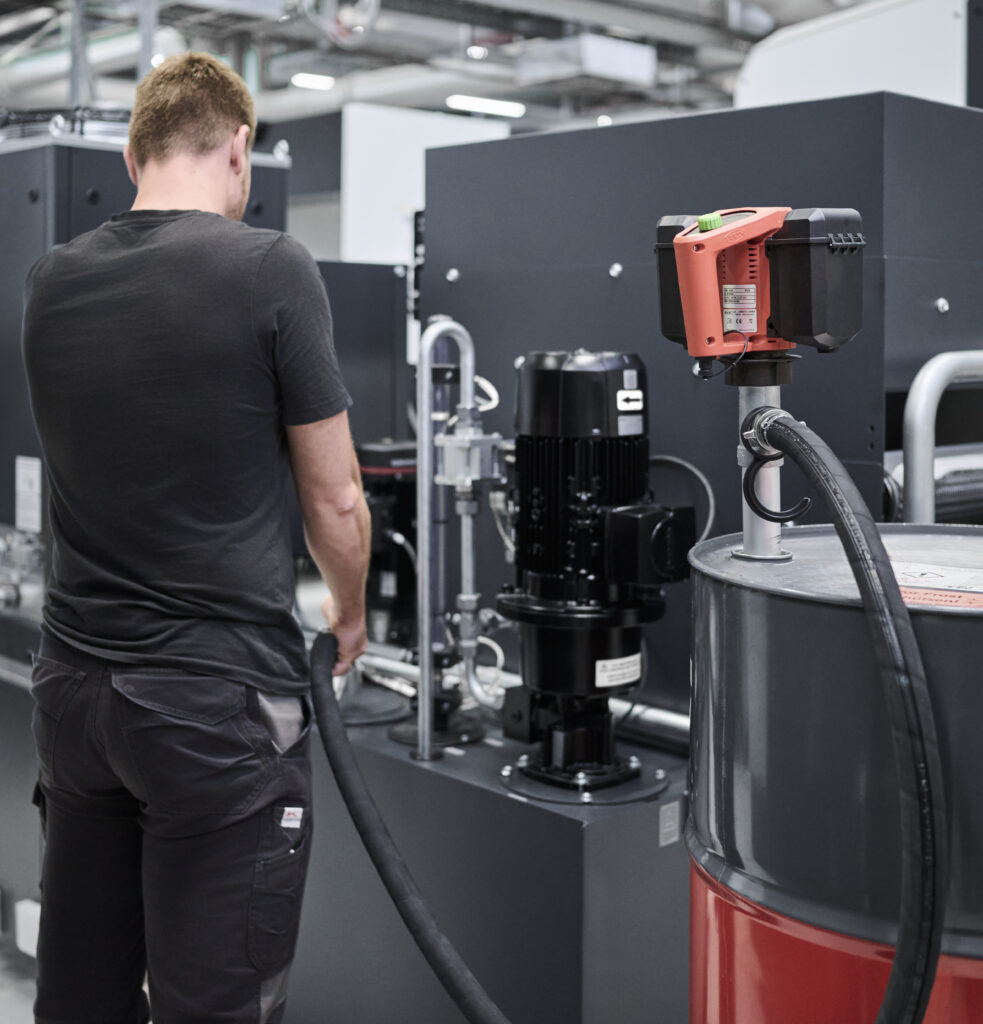 Flux-pumpun käyttökuva teollisuusympäristössä